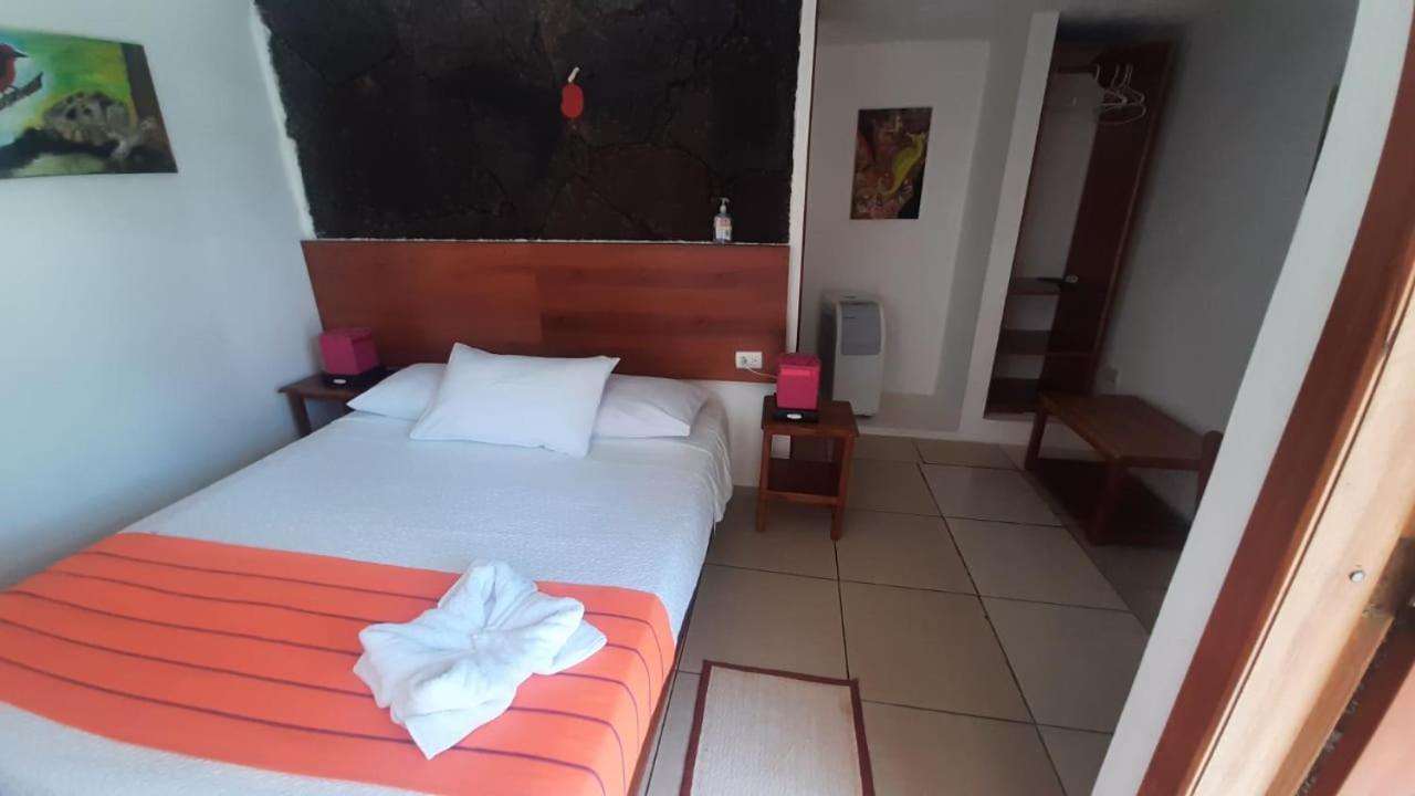 Hostal Tero Real Puerto Villamil Exteriör bild