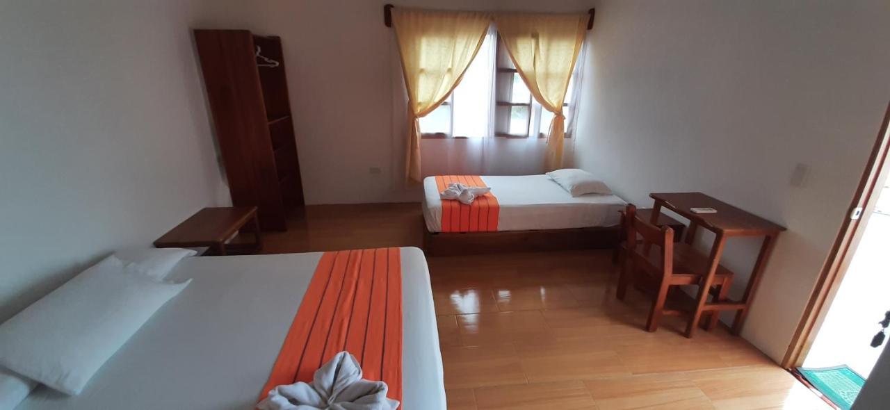 Hostal Tero Real Puerto Villamil Rum bild