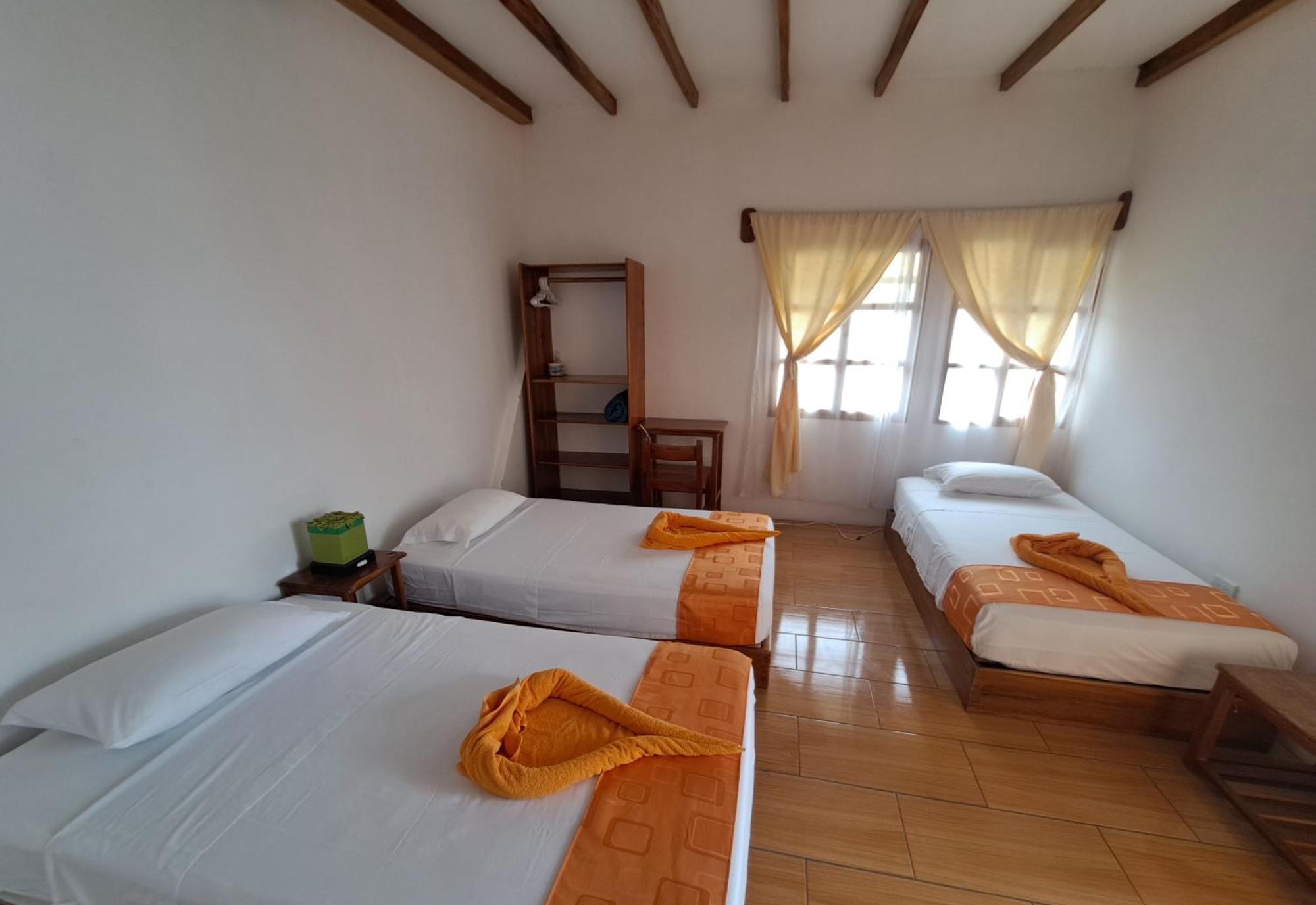 Hostal Tero Real Puerto Villamil Rum bild