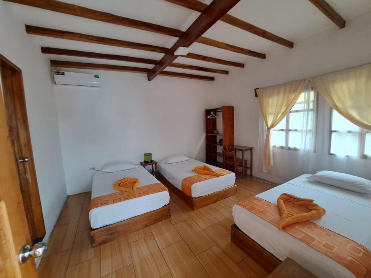 Hostal Tero Real Puerto Villamil Exteriör bild