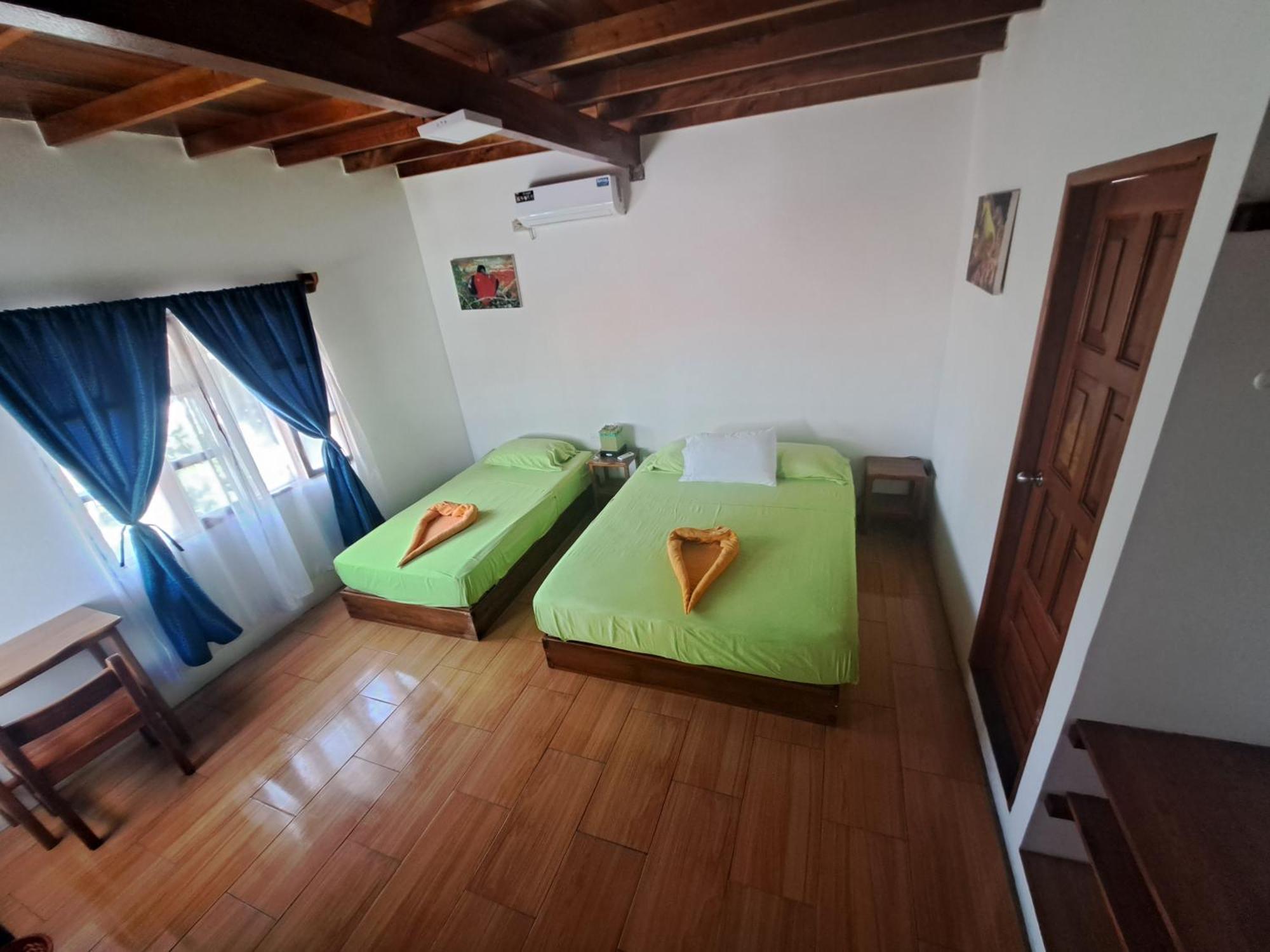 Hostal Tero Real Puerto Villamil Rum bild